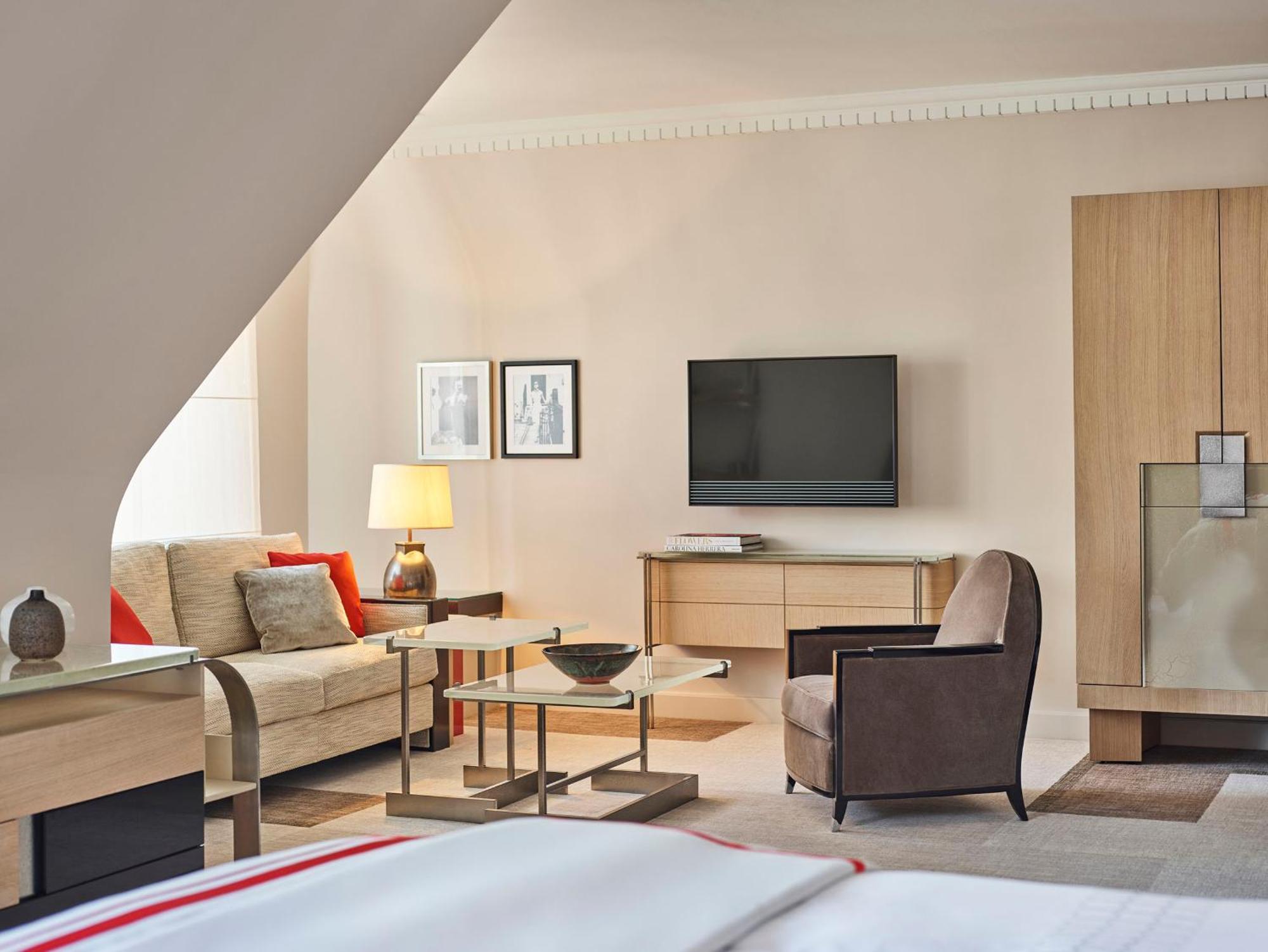 Plaza Athénée - Dorchester Collection Hotel
