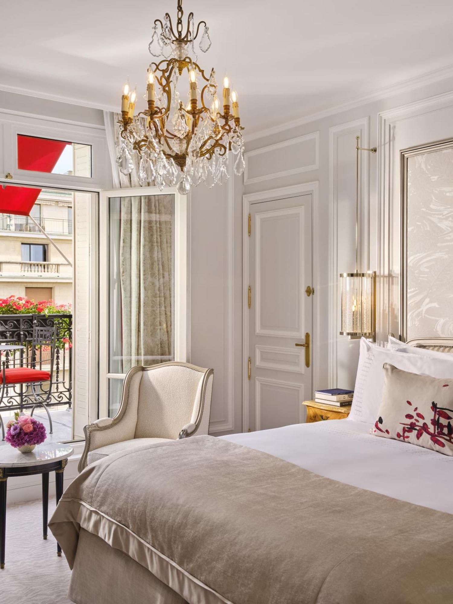Plaza Athénée - Dorchester Collection