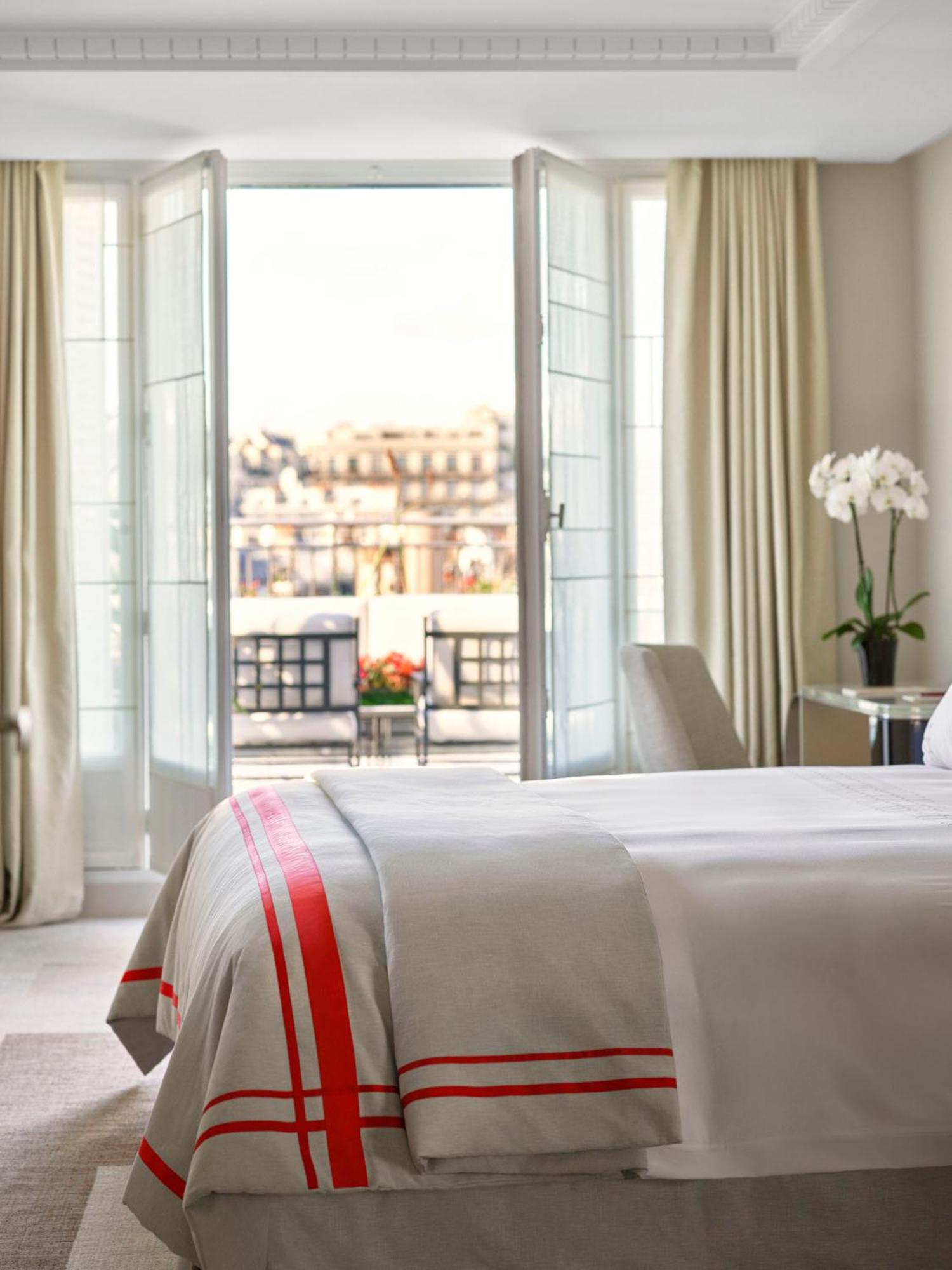 Plaza Athénée - Dorchester Collection Hotel 5*