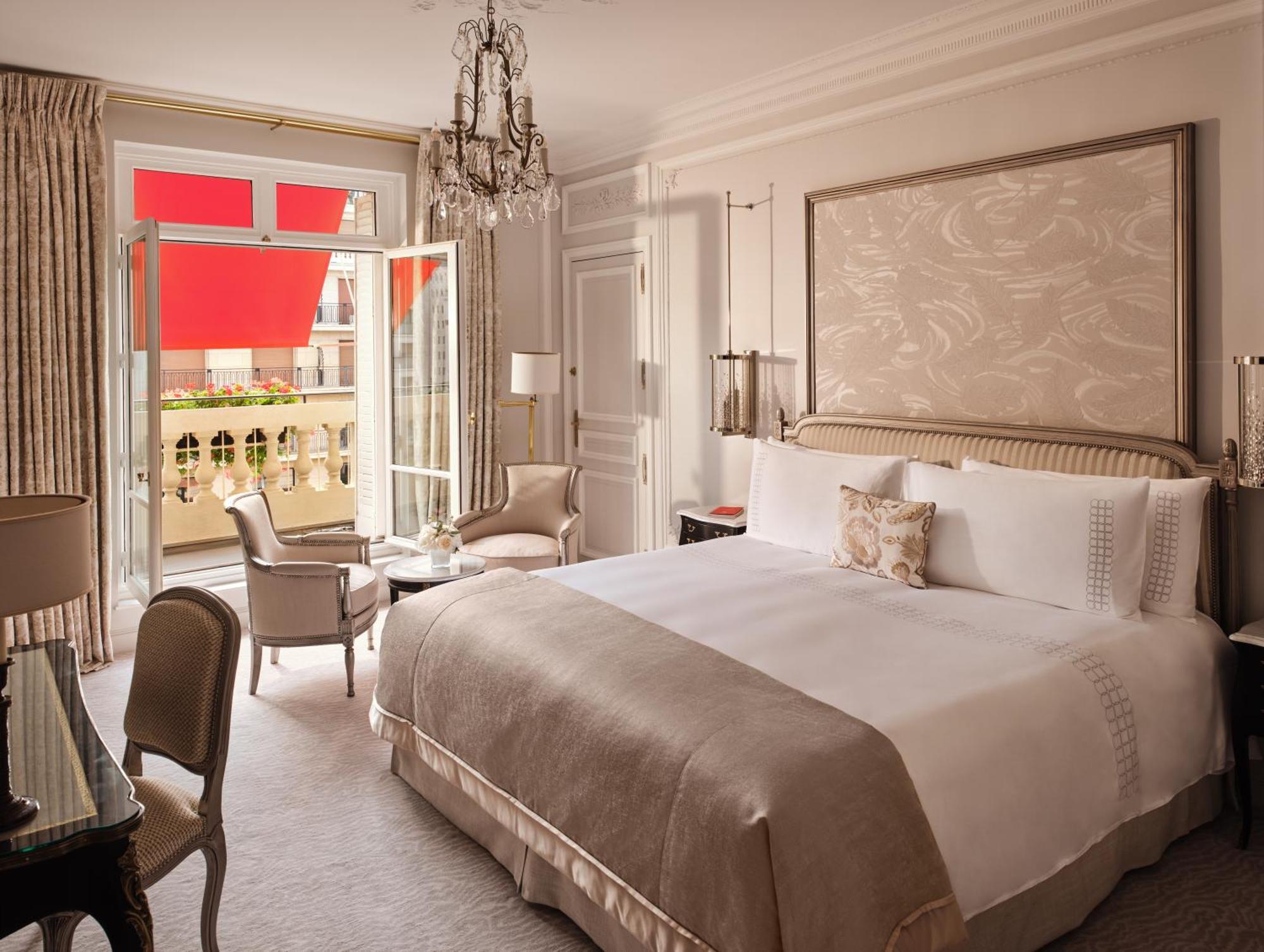 Plaza Athénée - Dorchester Collection Hotel 5*