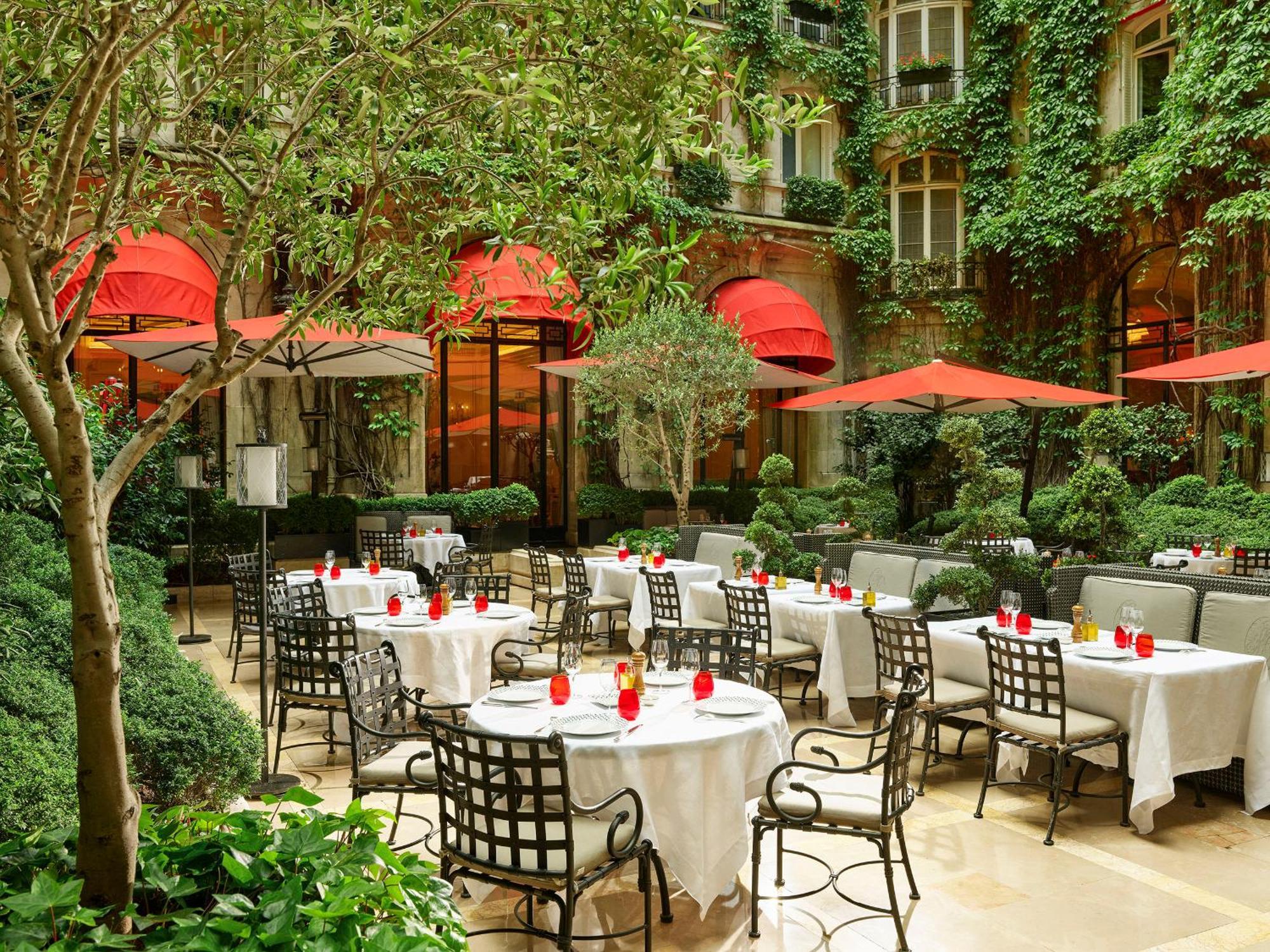 Plaza Athénée - Dorchester Collection
