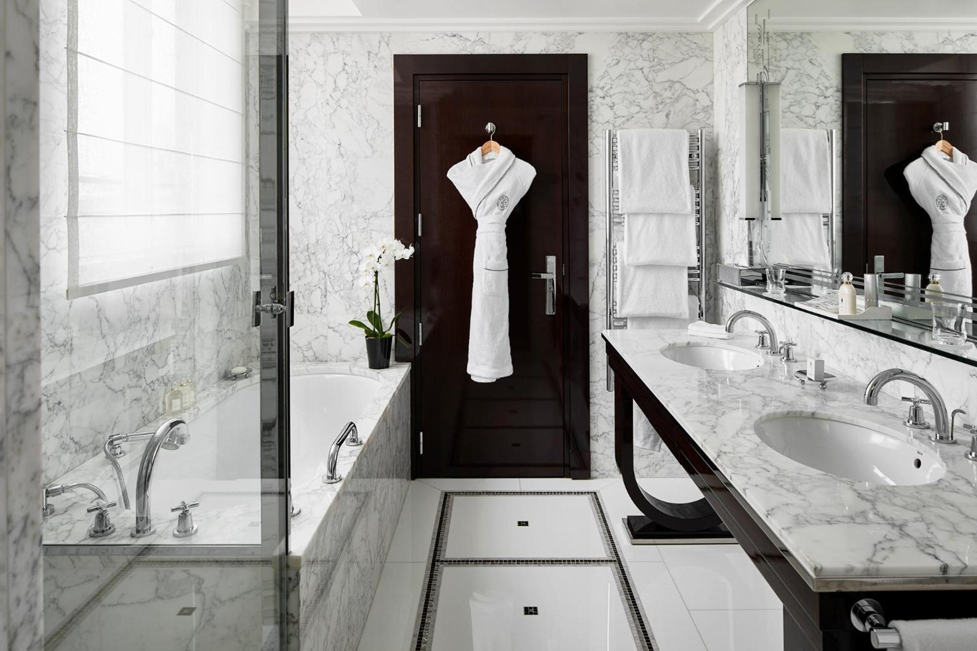 Plaza Athénée - Dorchester Collection 5*
