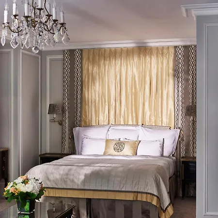 Hôtel Plaza Athénée - Dorchester Collection Paris Extérieur photo