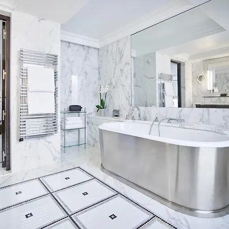 Hôtel Plaza Athénée - Dorchester Collection Paris Extérieur photo