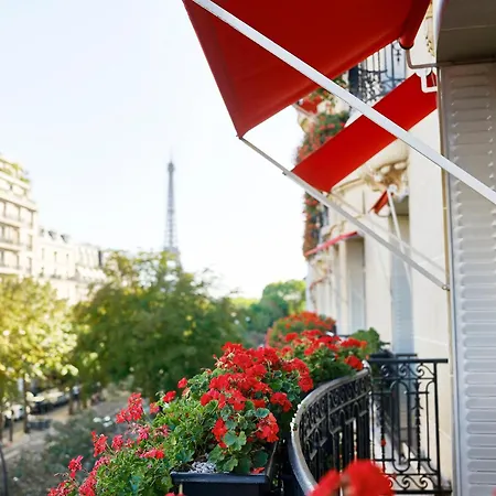 Hotel Plaza Athenee - Dorchester Collection Paris Exterior photo