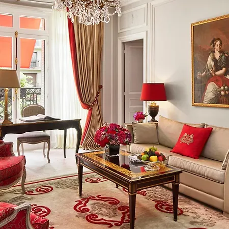 Hotel Plaza Athenee - Dorchester Collection Paris Exterior photo