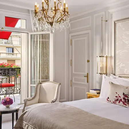 Hotel Plaza Athenee - Dorchester Collection Paris Exterior photo