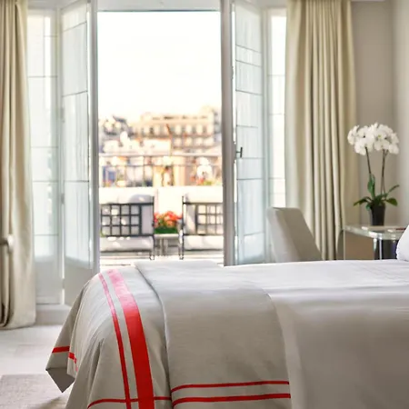 Hotel Plaza Athenee - Dorchester Collection Paris Exterior photo