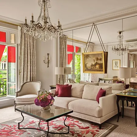 Hotel Plaza Athenee - Dorchester Collection Paris Exterior photo
