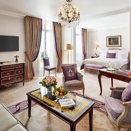 Hotel Plaza Athenee - Dorchester Collection Paris Exterior photo