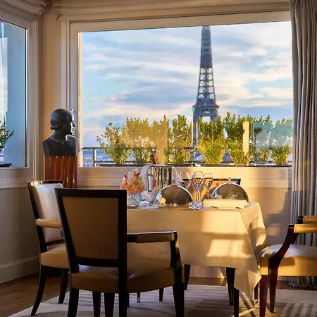 Hotel Plaza Athenee - Dorchester Collection Paris Exterior photo
