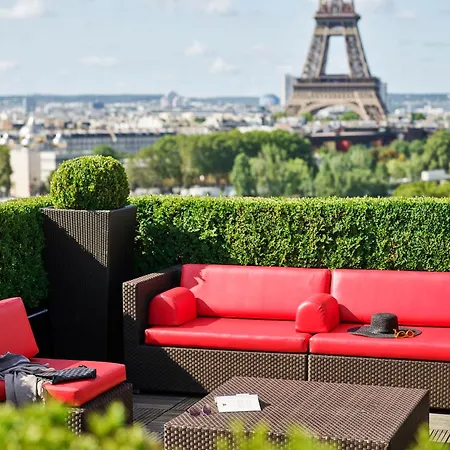 Hotel Plaza Athenee - Dorchester Collection Paris Exterior photo