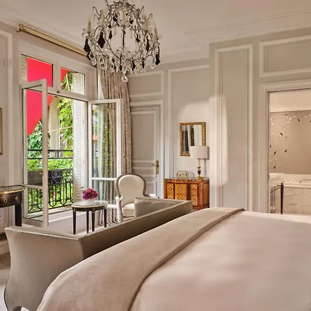 Hotel Plaza Athenee - Dorchester Collection Paris Exterior photo